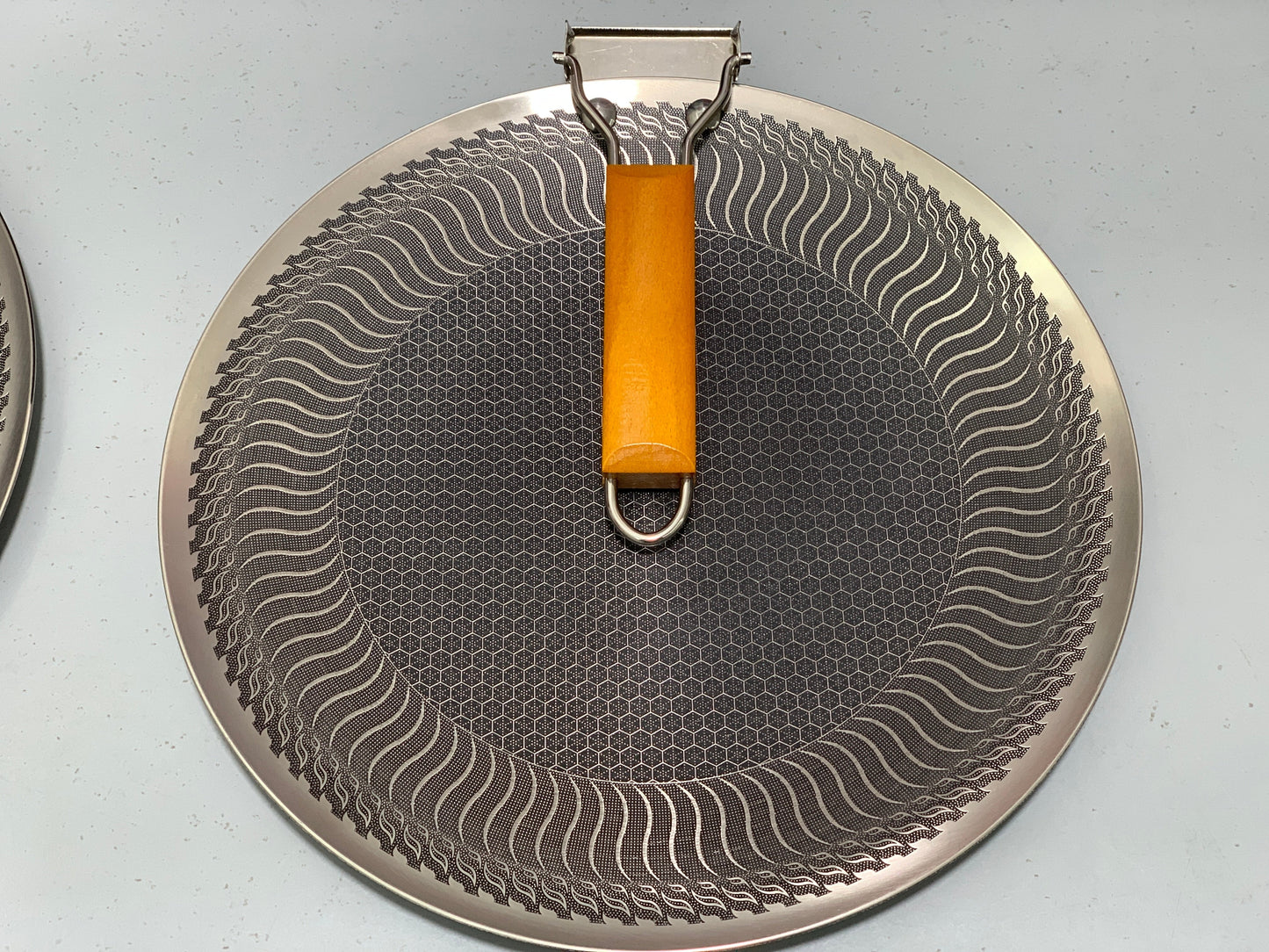 Laser Coating Tawa with Folding Wooden Handle 34cm