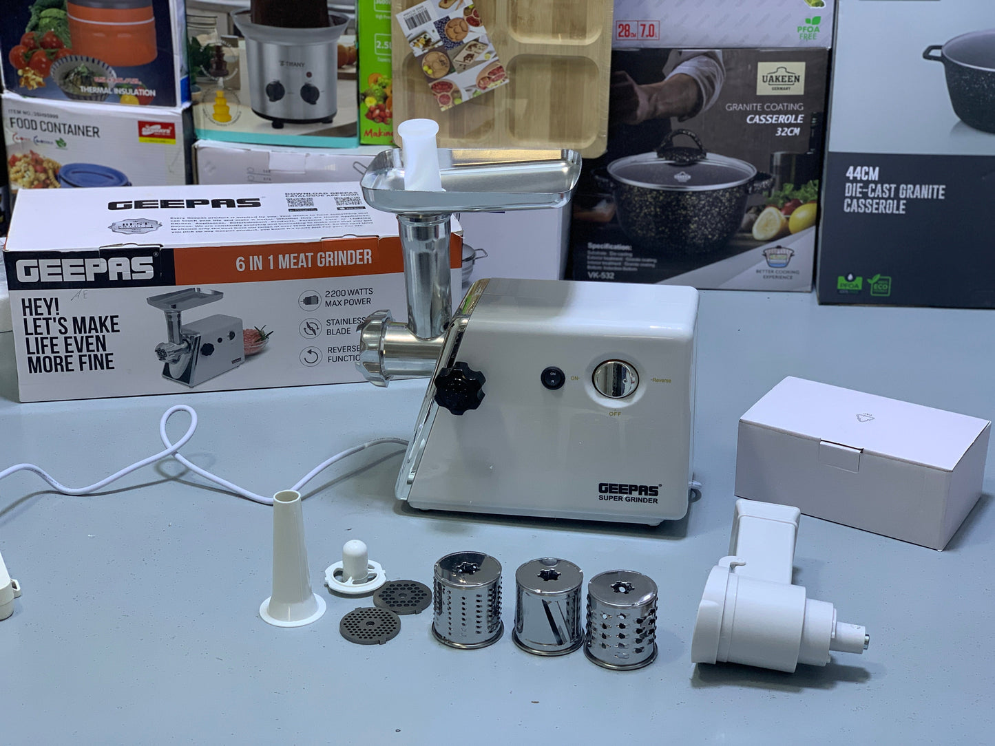 Original Geepas 6 in 1 Meat grinder 2200w with reverse function