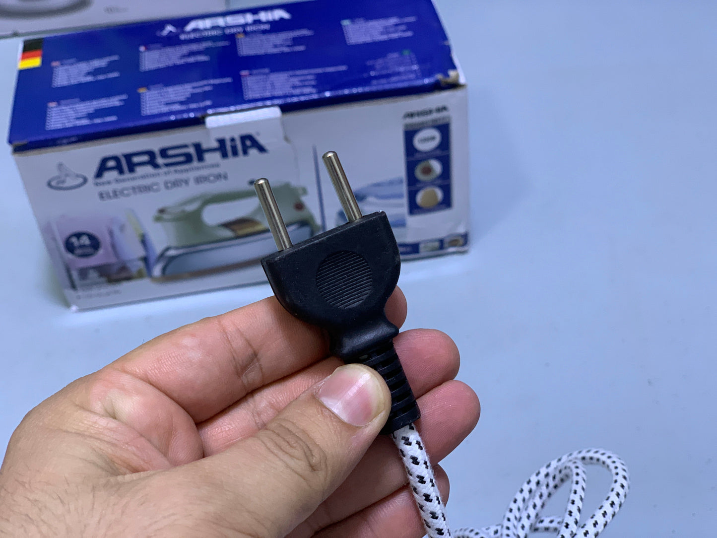 Arshia Dry iron 1200w Non Stick Plate