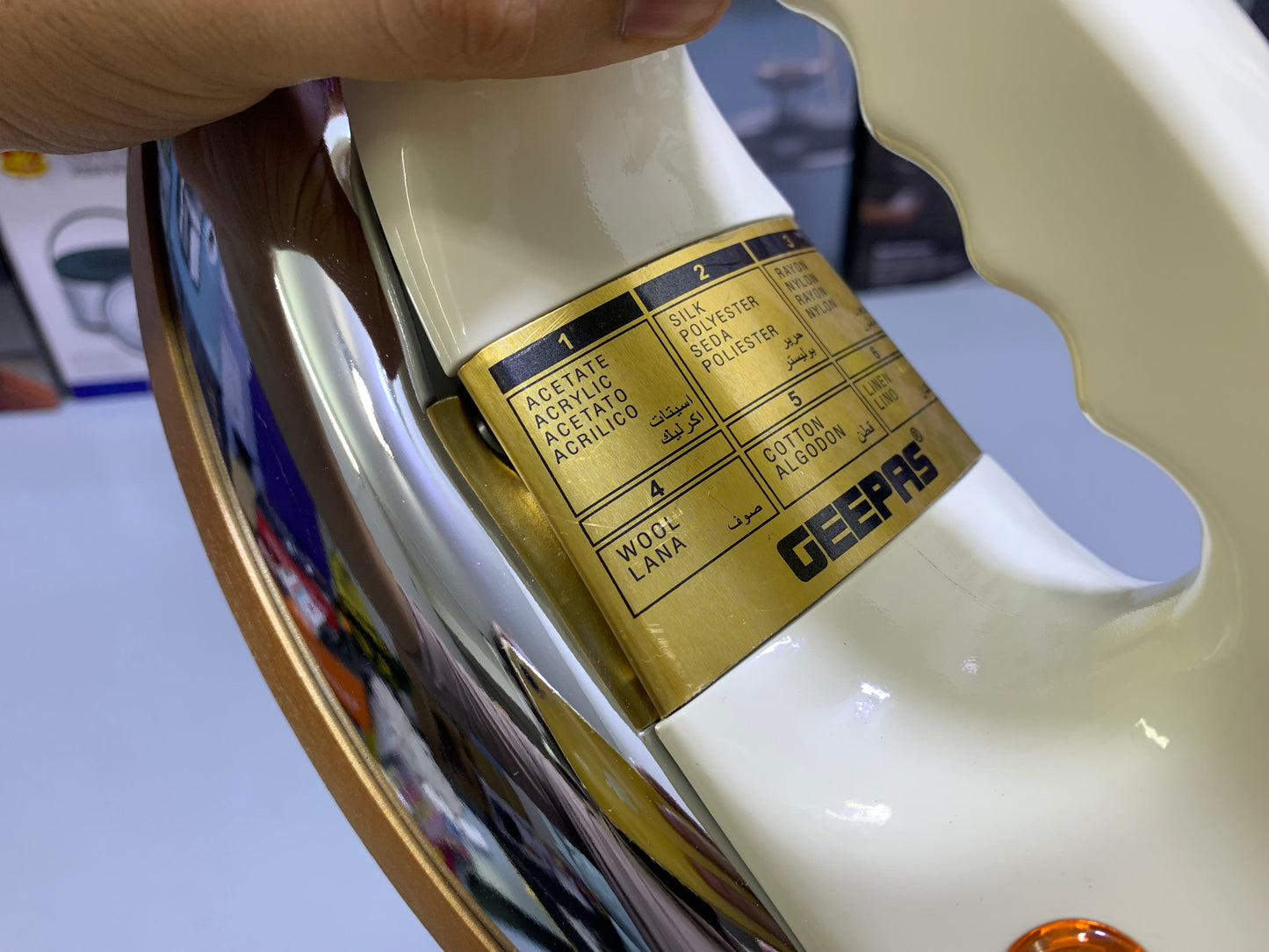 Geepas Dry iron 1200w Non Stick