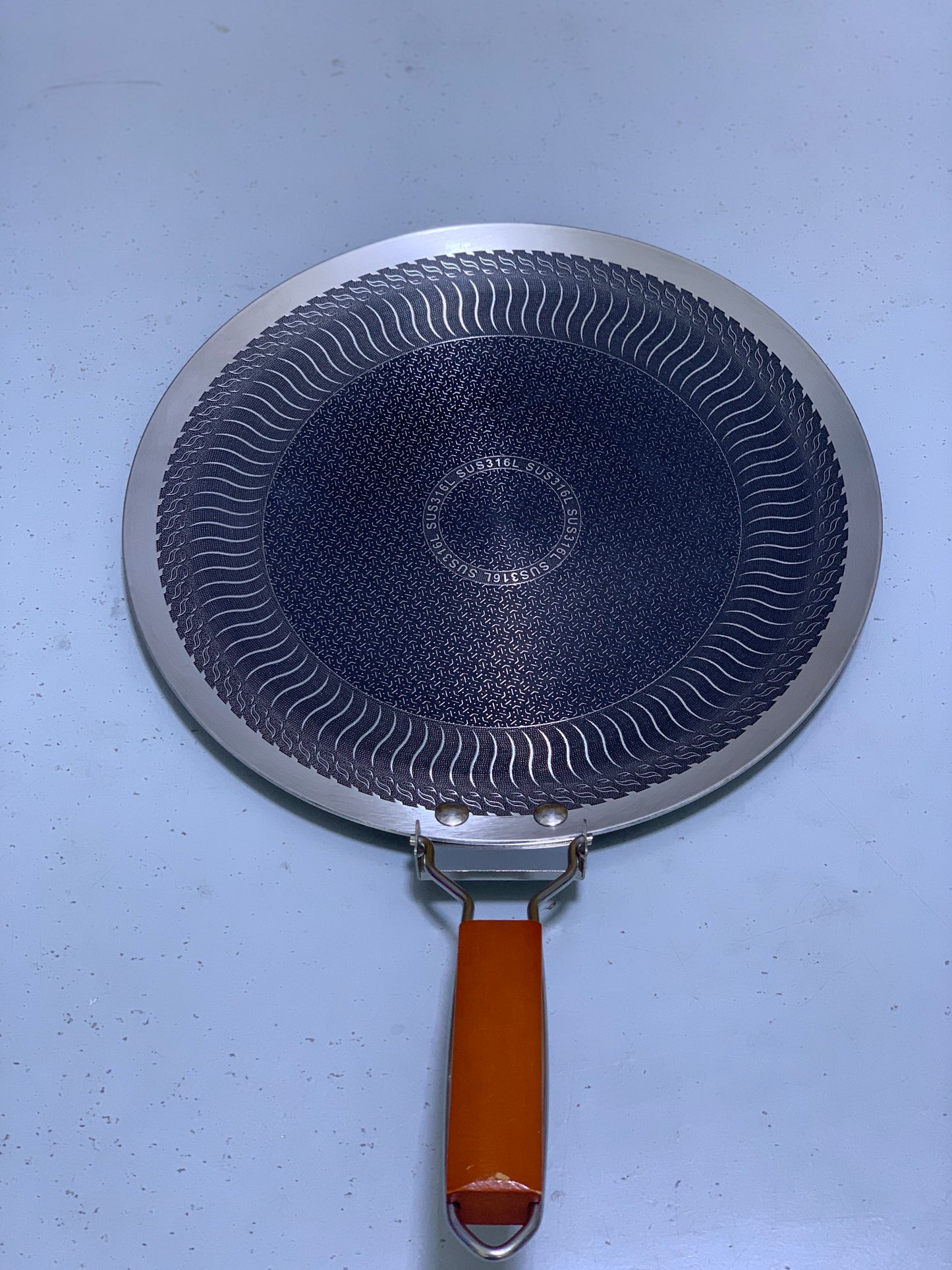 Laser Coating Tawa with Folding Wooden Handle