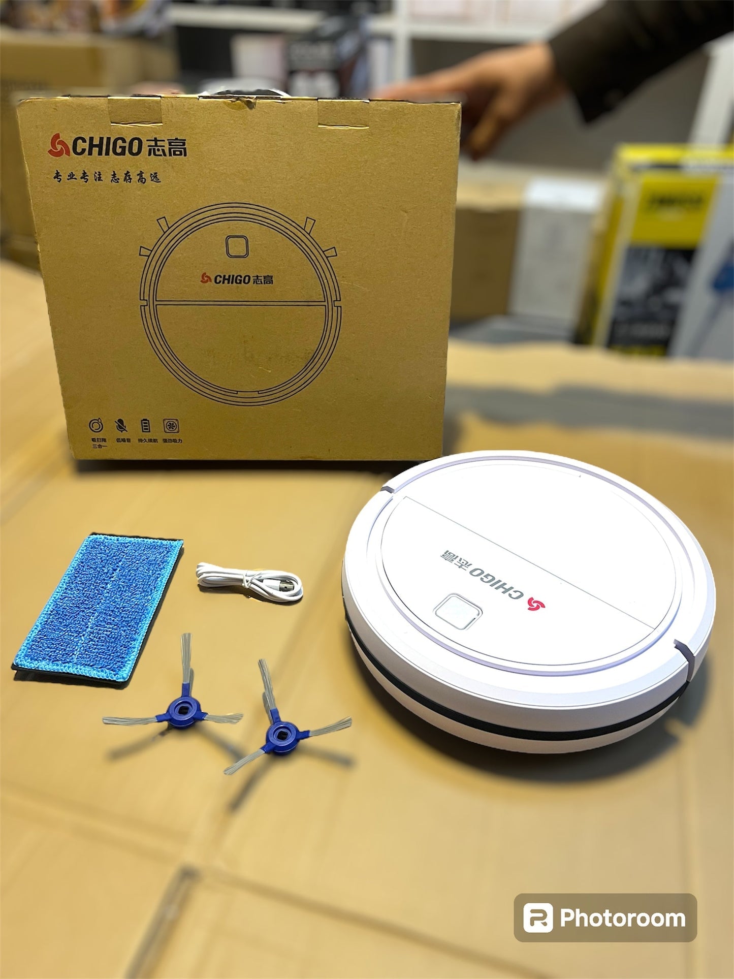 Imported CHIGO Intelligent Robotic Vacuum Cleaner With Mop