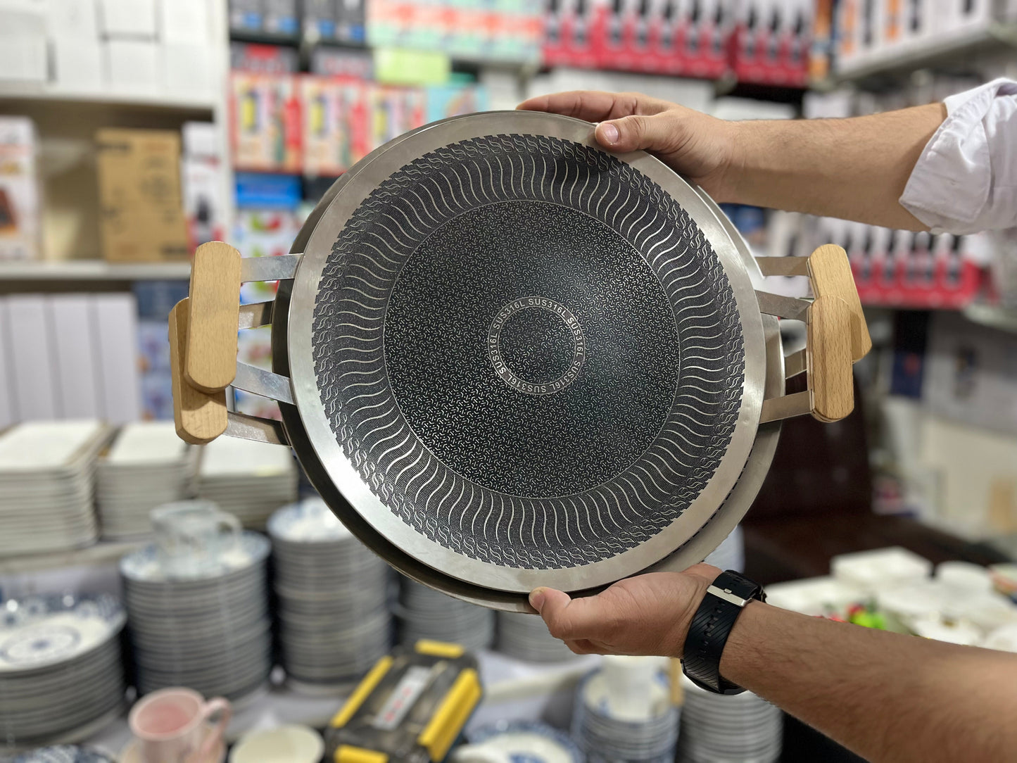 Laser coated Tawa | wooden handel | 34 & 38 cm