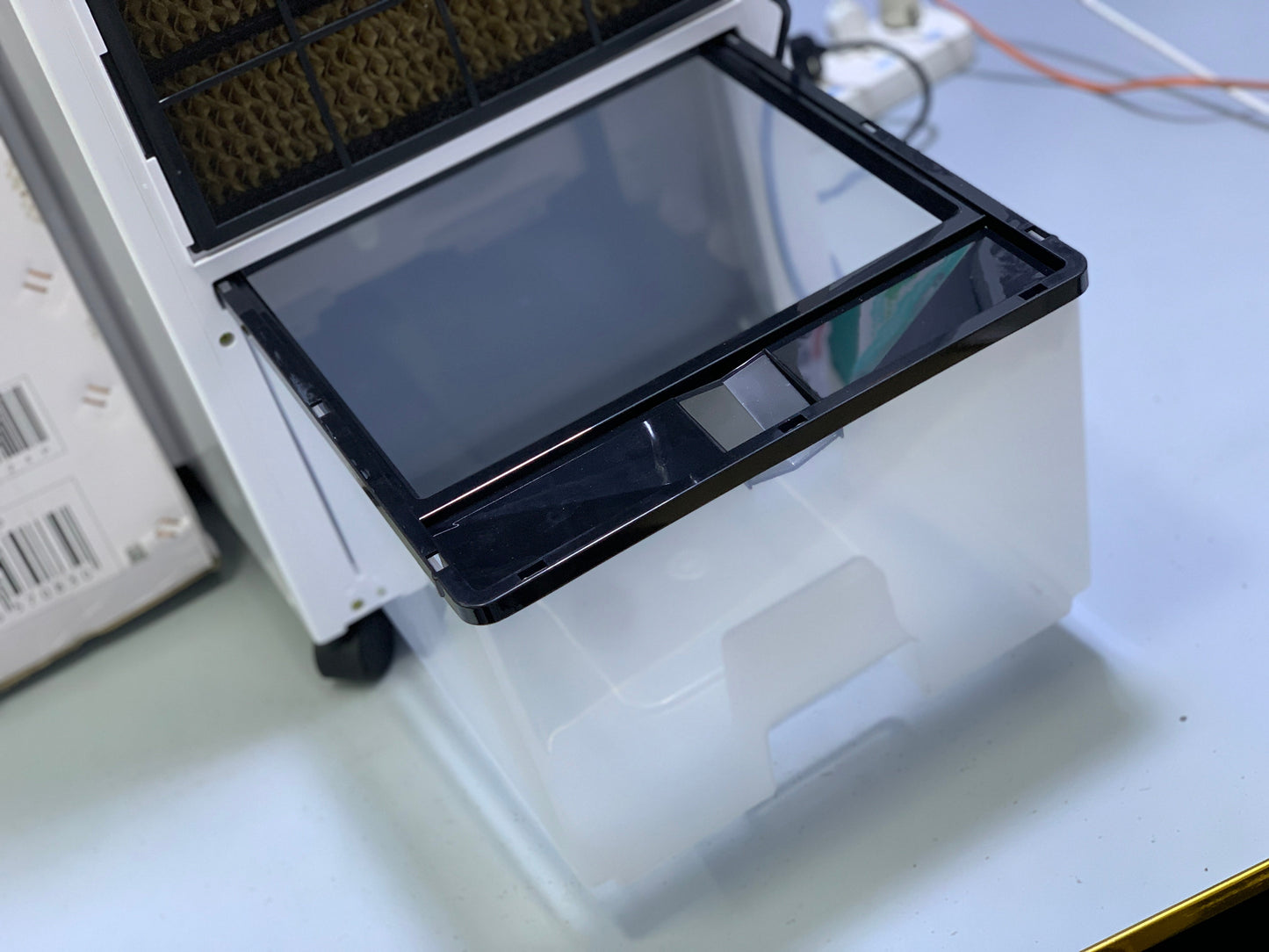 Geepas air cooler BIG Water Tank HoneyComb Pattern cooling technology 150w