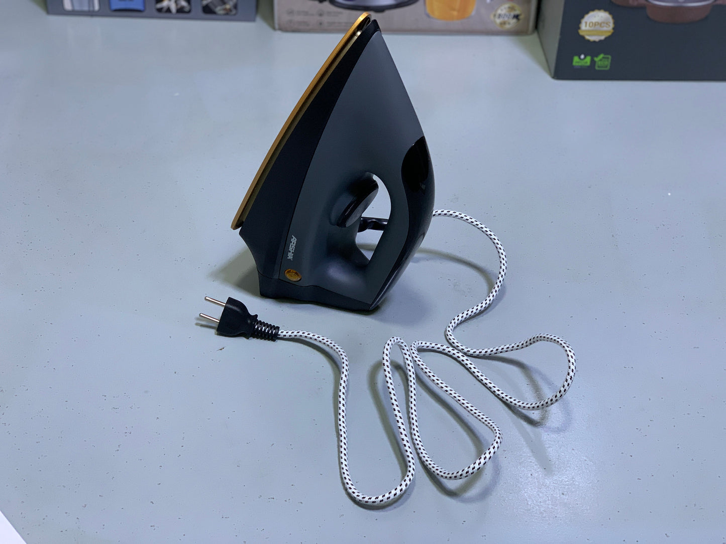 Arshia Electric Dry iron 1200w , Ceramic Non Stick Soleplate