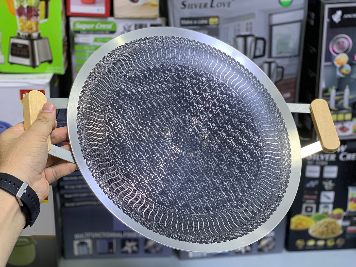 Laser Coating tawa with wooden handles