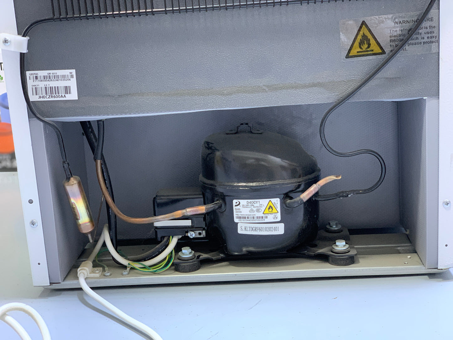 GEEPAS Mini Refrigerator 40L – Space-Saving & Efficient for Office and Room