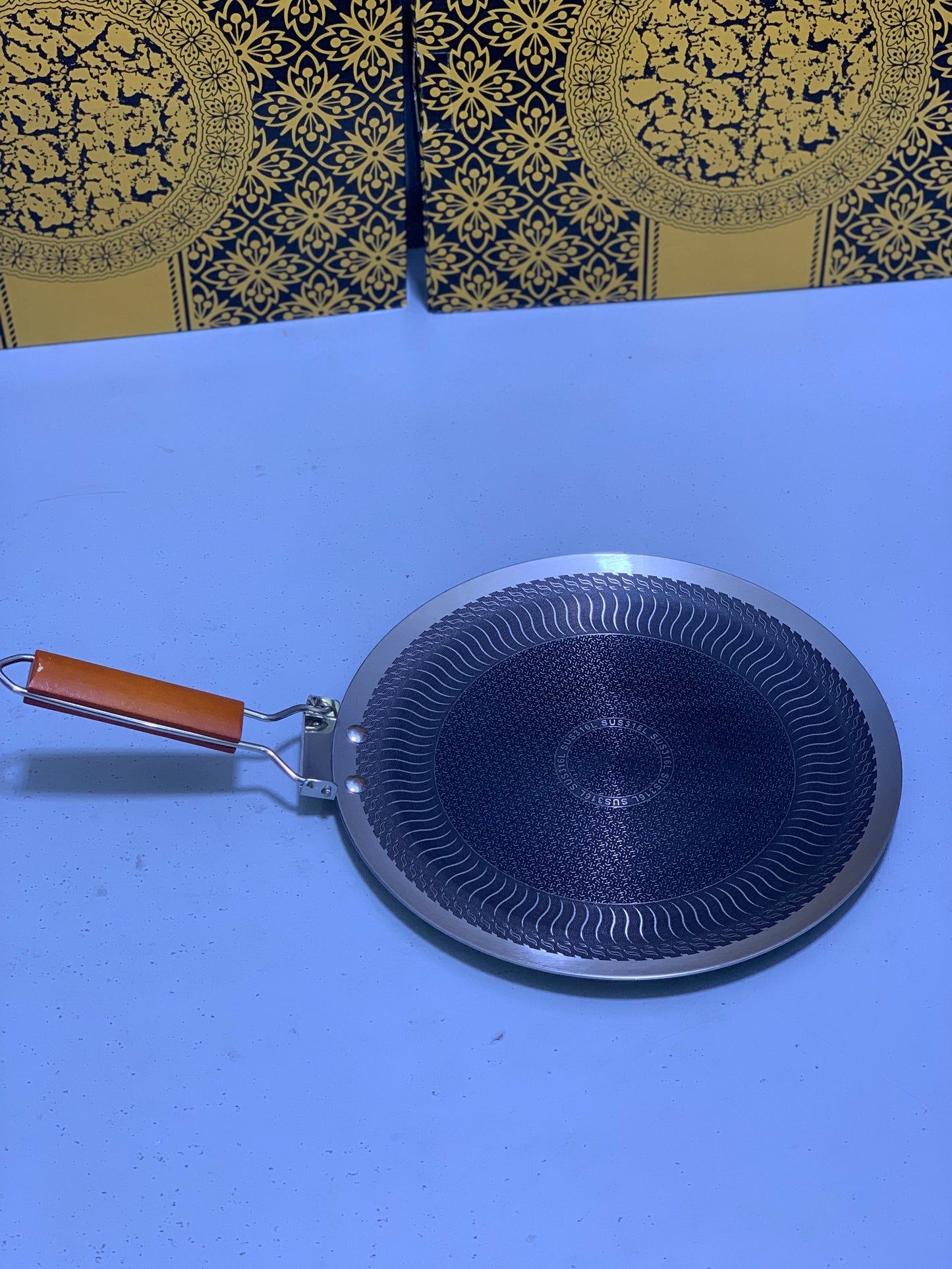 Laser Coating Tawa with Folding Wooden Handle