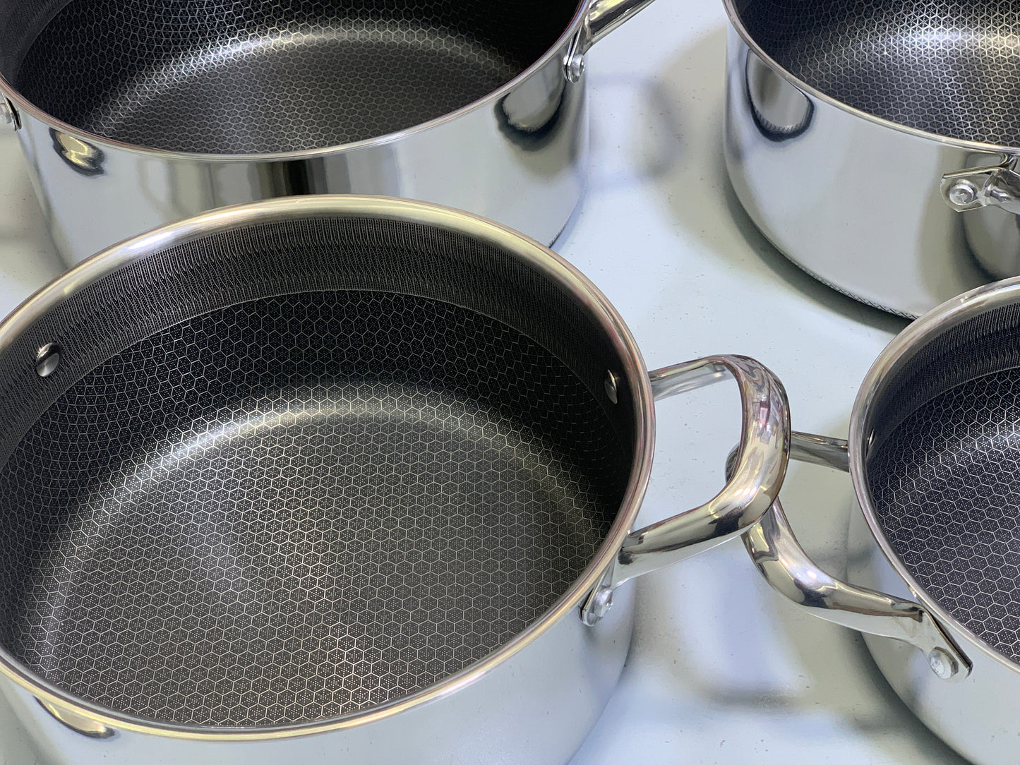 Laser Coating Deep Casseroles  Non Stick ( 4 pieces ) 21.5 cm ,25.5 cm , 27.5 cm and 29.5 cm