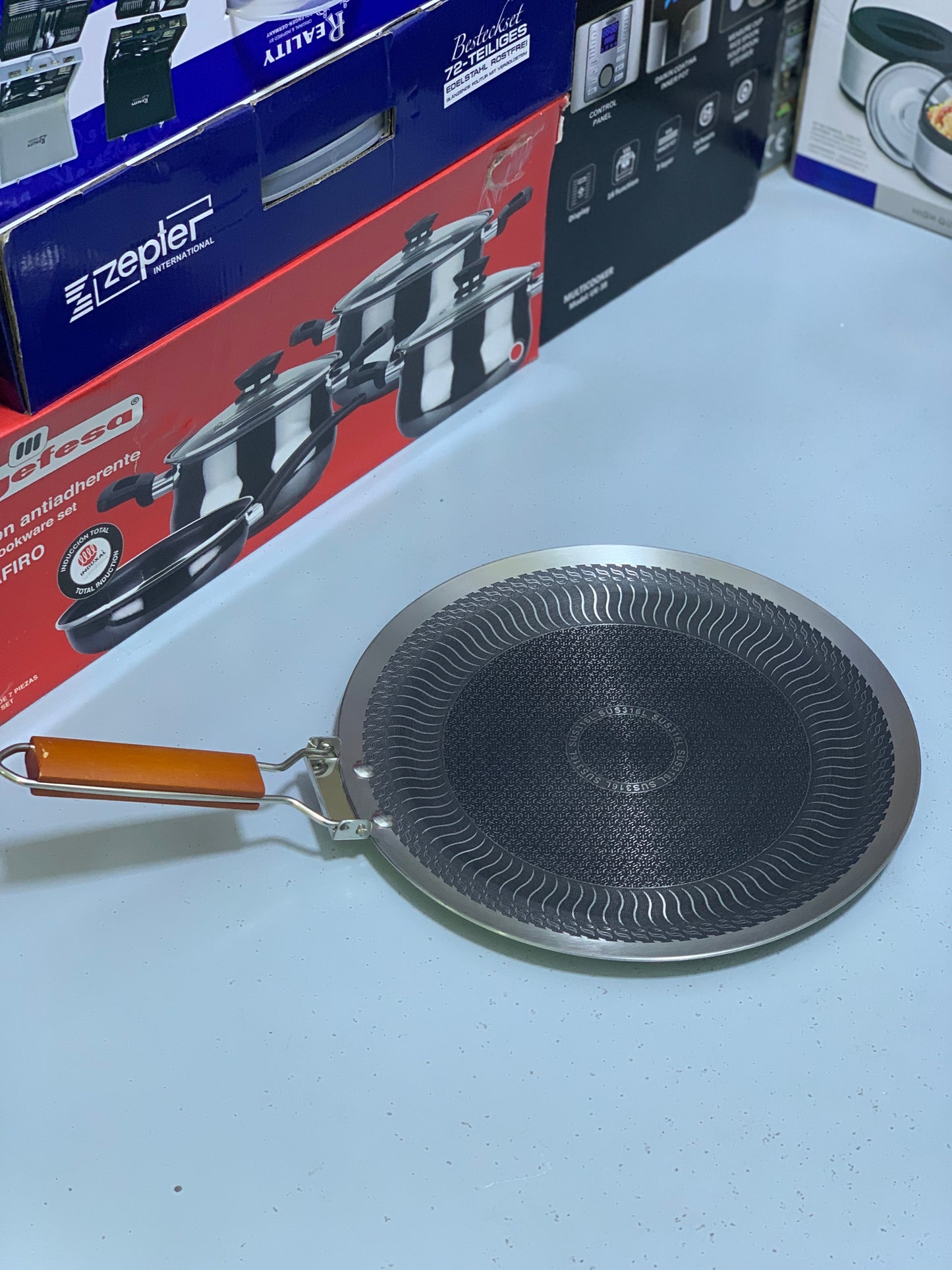 Laser Coating Tawa with Folding Wooden Handle