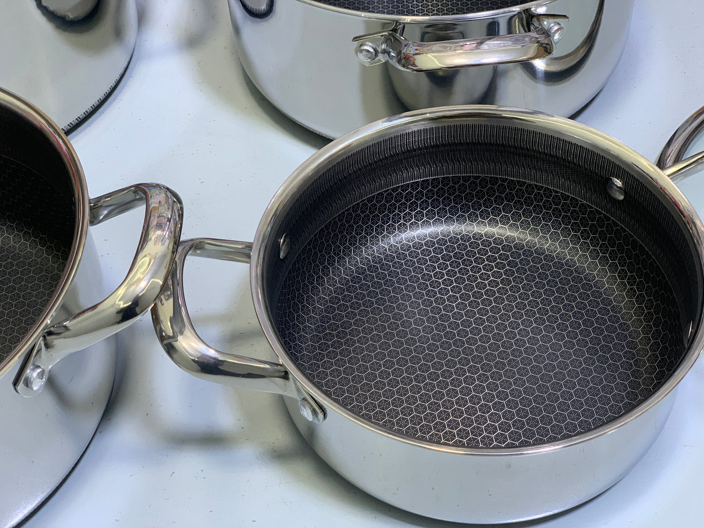 Laser Coating Deep Casseroles  Non Stick ( 4 pieces ) 21.5 cm ,25.5 cm , 27.5 cm and 29.5 cm