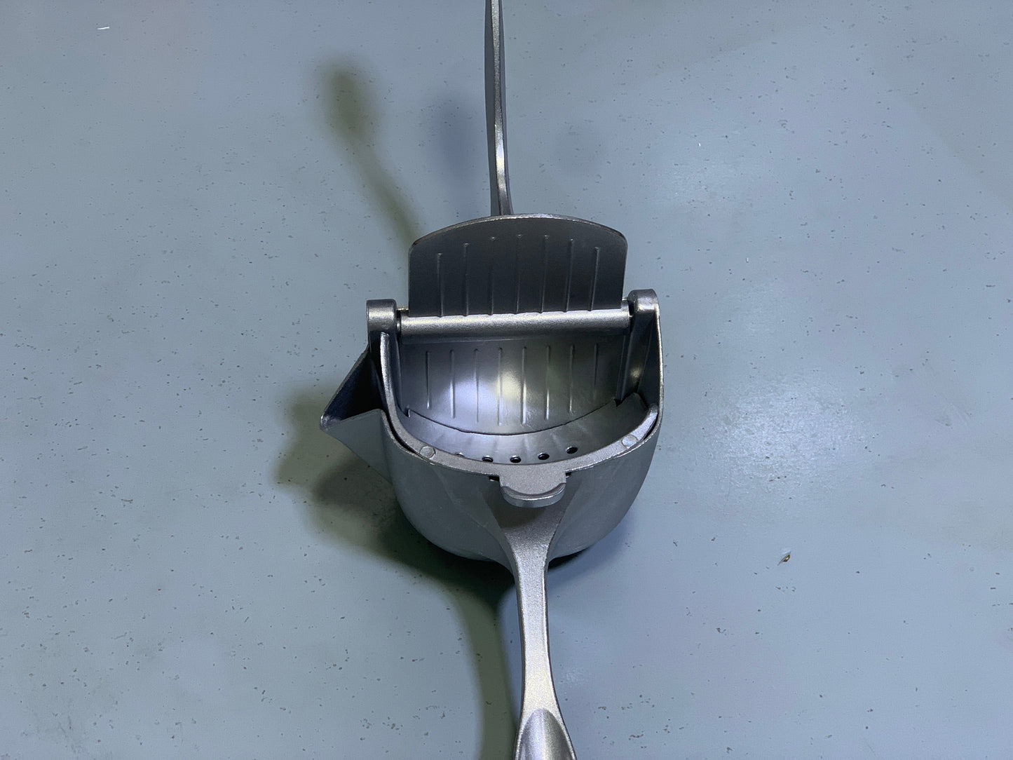 Imported Manual Kitchen Lemon 🍋 and Orange Squeezer