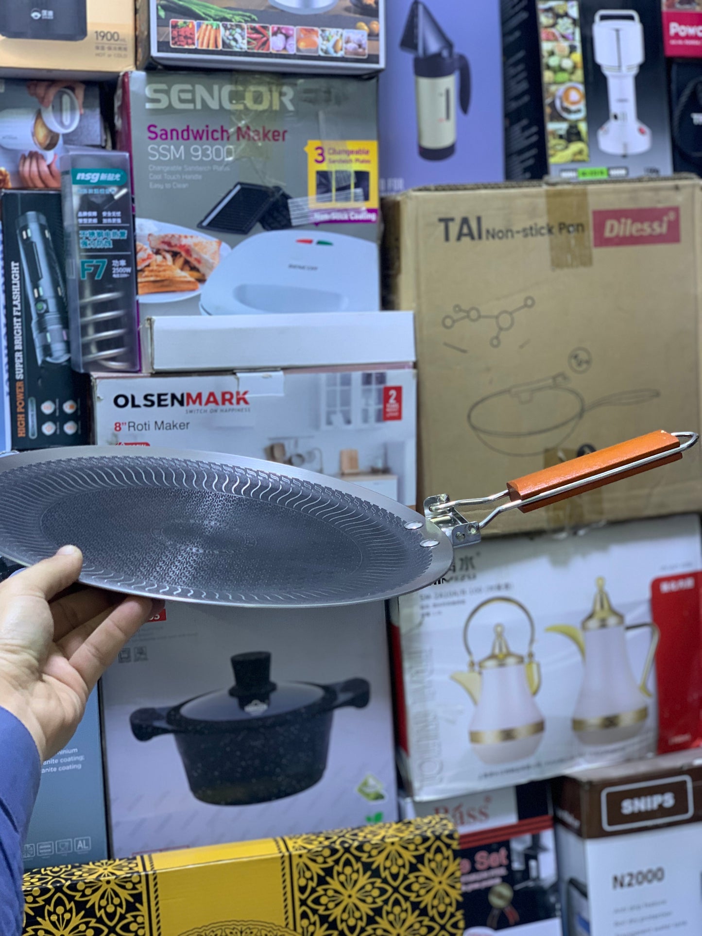 Laser Coating Tawa with Folding Wooden Handle