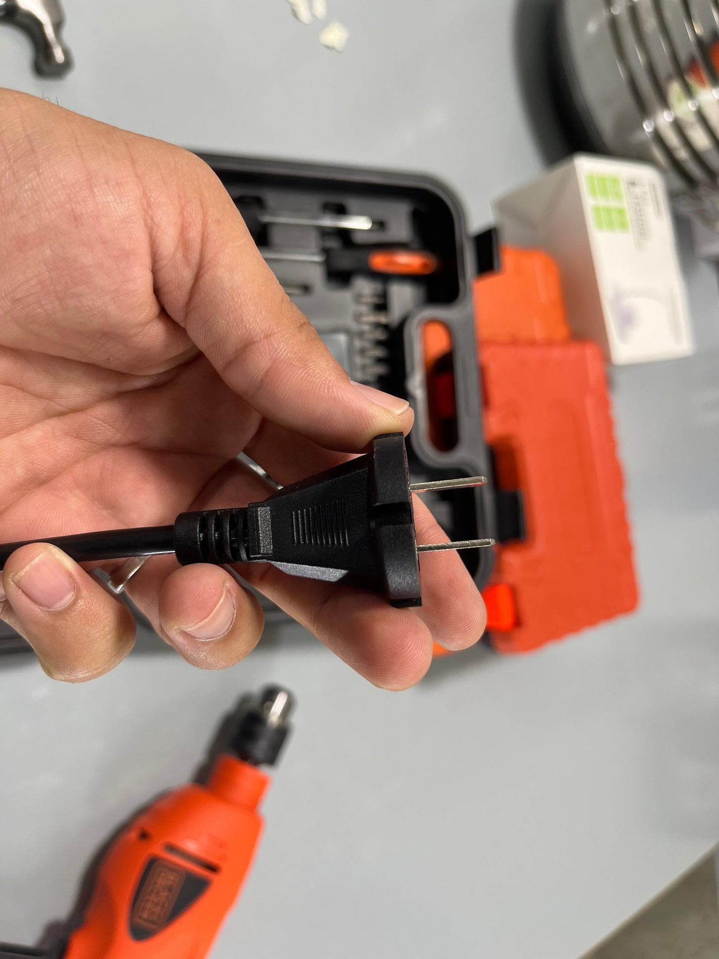 BLACK+DUCKER HAMMER DRILL KIT WITH 40 ACCESSORIES,