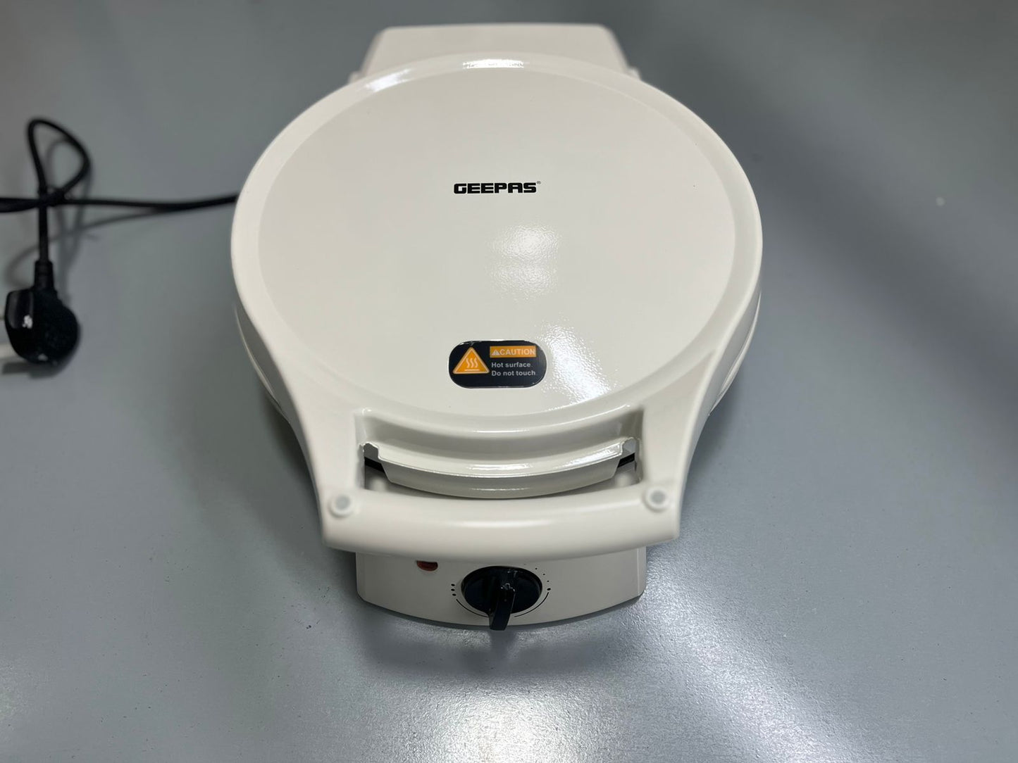 IMPORTED Geepas Pizza Maker GPM2035N